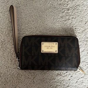 Michael Kors Wristlet